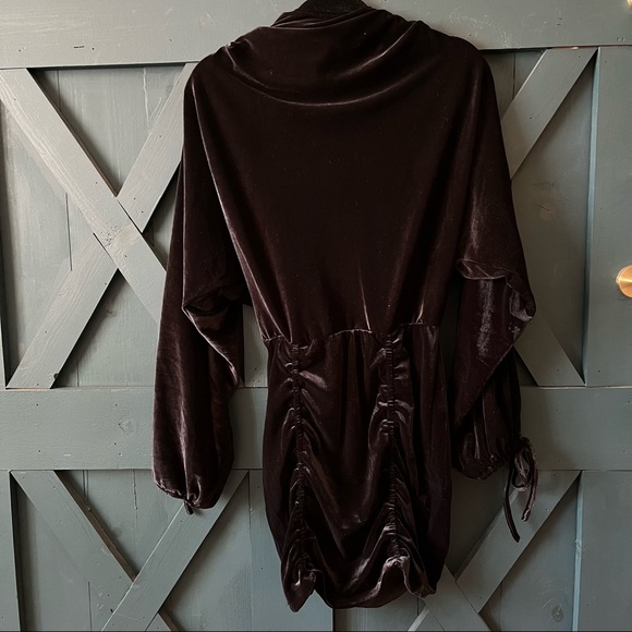 Jolene Velvet Dress 🤩 NWT - Picture 5 of 8